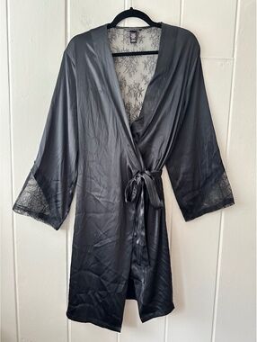 Victoria’s Secret Black Chantilly Lace Satin Robe Kimono Size Medium/Large